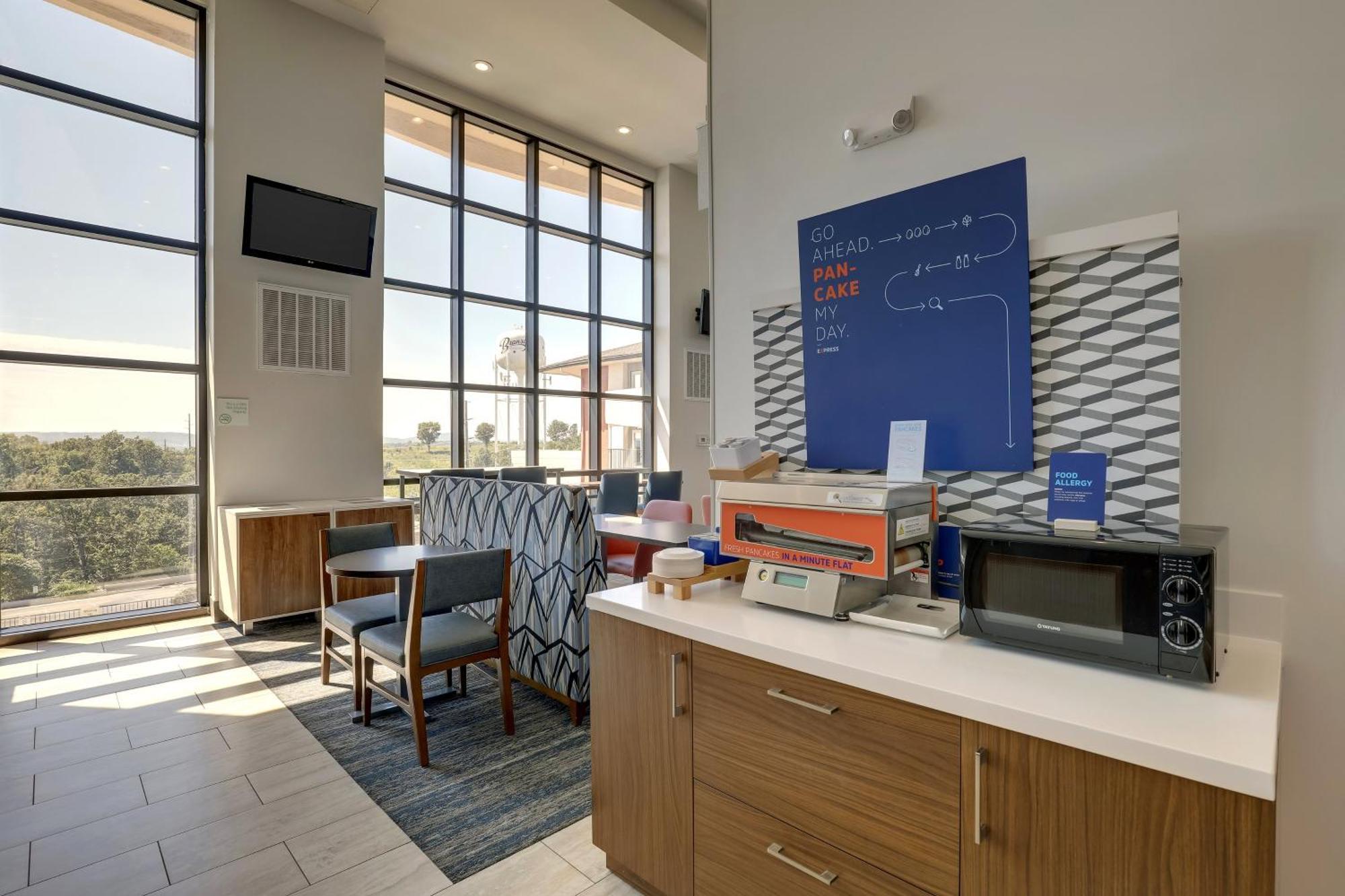Holiday Inn Express Hotel & Suites Branson 76 Central By Ihg Dış mekan fotoğraf